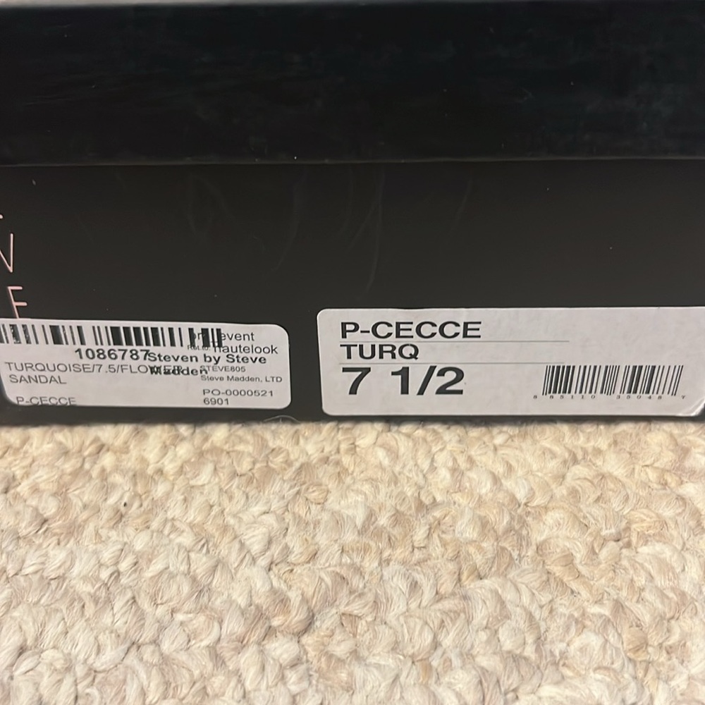 New in box Steve Madden green cecce flower sandals 7.5 - Picture 5 of 5